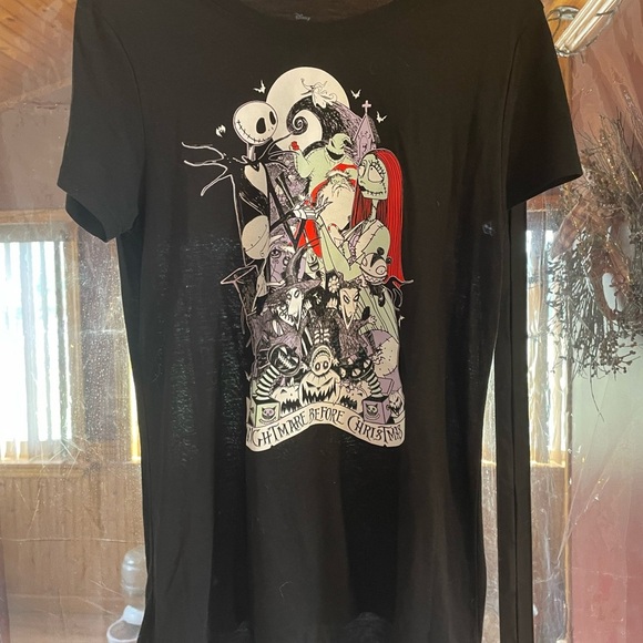 Disney’s, Large, Black Nightmare Before Christmas Graphic Tee - Picture 1 of 3